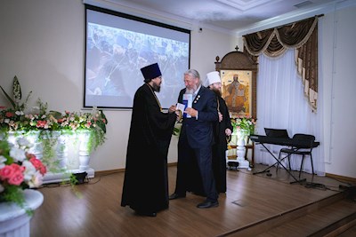 Митрополит Игнатий вручил дипломы выпускникам СПДС