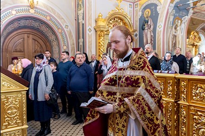Божественная литургия в Свято-Троицком кафедральном соборе г. Саратова