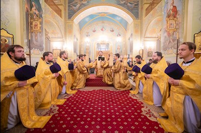 Митрополит Игнатий совершил Божественную литургию и молебен на новый год в Покровском соборе г. Саратова