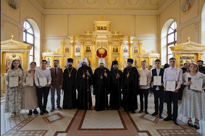Митрополит Игнатий вручил дипломы выпускникам СПДС