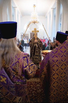Митрополит Игнатий совершил всенощное бдение с чином воздвижения Креста в кафедральном соборе Живоначальной Троицы г. Вольска