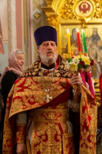 Митрополит Лонгин совершил пасхальное богослужение