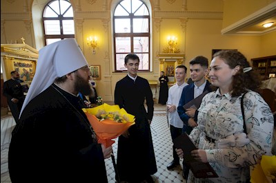 Митрополит Игнатий вручил дипломы выпускникам СПДС
