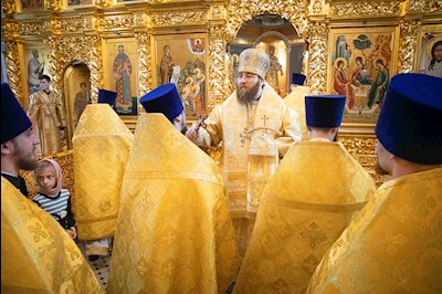 Митрополит Игнатий совершил Божественную литургию в Свято-Троицком кафедральном соборе Саратова