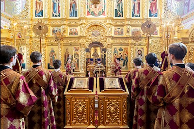 Божественная литургия в Свято-Троицком кафедральном соборе г. Саратова
