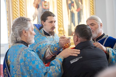 Митрополит Игнатий совершил Божественную литургию в Покровском храме г. Петровска