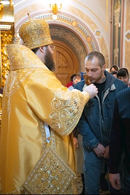 Митрополит Игнатий совершил Божественную литургию в Свято-Троицком кафедральном соборе Саратова