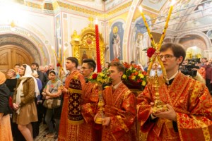 Митрополит Лонгин совершил пасхальное богослужение