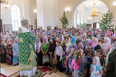 Божественная литургия в соединении с вечерней в Свято-Троицком кафедральном соборе г. Вольска