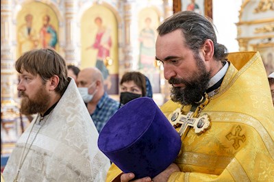 Божественная литургия в храме во имя святых первоверховных апостолов Петра и Павла г. Аткарска