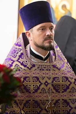 Митрополит Игнатий совершил Великое освящение Крестовоздвиженского подворья Свято-Алексиевского женского монастыря г. Саратова и Божественную литургию в новоосвященном храме