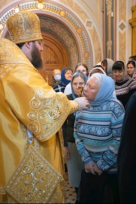 Митрополит Игнатий совершил Божественную литургию в Свято-Троицком кафедральном соборе Саратова