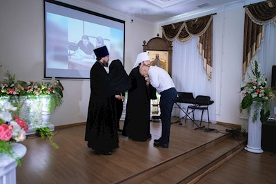 Митрополит Игнатий вручил дипломы выпускникам СПДС