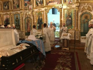 Митрополит Лонгин совершил заупокойную Литургию по почившему Митрополиту Нежинскому и Прилукскому Иринею