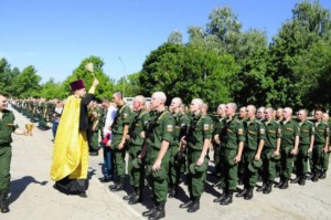 Священник принял участие в церемонии принятия военной присяги