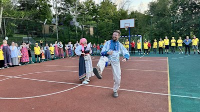 В «Солнечном» прошла веселая и красочная вечёрка