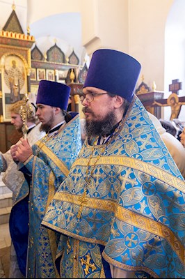 Божественная литургия на Архиерейском подворье – в храме в честь иконы Божией Матери «Утоли моя печали» г. Саратова