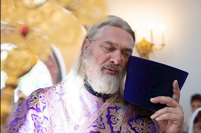 Митрополит Игнатий совершил великое освящение храма святых первоверховных апостолов Петра и Павла с. Куликовка Вольского района и Божественную литургию в новоосвященном храме