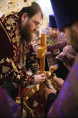 Митрополит Игнатий совершил всенощное бдение с чином воздвижения Креста в кафедральном соборе Живоначальной Троицы г. Вольска