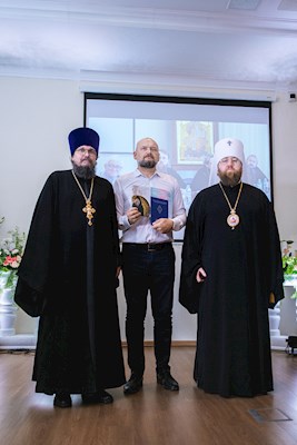 Митрополит Игнатий вручил дипломы выпускникам СПДС