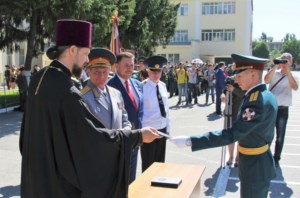 Священник совершил молебен по случаю выпуска в Саратовском институте войск национальной гвардии