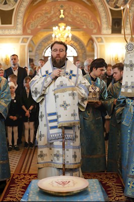 Митрополит Игнатий совершил Великую вечерню в соединении с Литургией святителя Иоанна Златоуста в Свято-Троицком кафедральном соборе г. Саратова