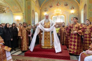 Вечерня в соединении с Литургией Василия Великого и чин умовения ног в храме в честь Покрова Пресвятой Богородицы г. Саратова