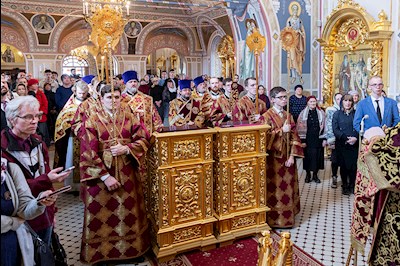 Божественная литургия в Свято-Троицком кафедральном соборе г. Саратова