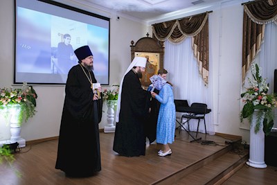 Митрополит Игнатий вручил дипломы выпускникам СПДС
