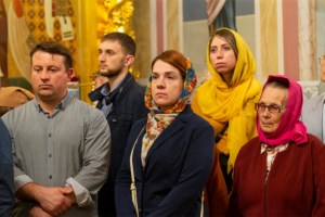 Митрополит Лонгин совершил пасхальное богослужение