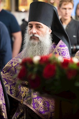 Митрополит Игнатий совершил Великое освящение Крестовоздвиженского подворья Свято-Алексиевского женского монастыря г. Саратова и Божественную литургию в новоосвященном храме