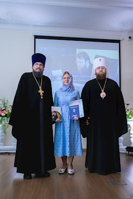 Митрополит Игнатий вручил дипломы выпускникам СПДС