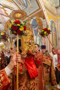 Митрополит Лонгин совершил пасхальное богослужение