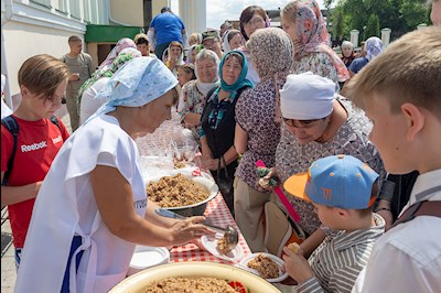 Божественная литургия в соединении с вечерней в Свято-Троицком кафедральном соборе г. Вольска
