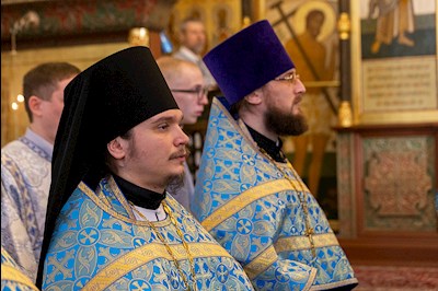 Божественная литургия на Архиерейском подворье – в храме в честь иконы Божией Матери «Утоли моя печали» г. Саратова