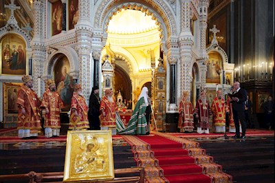 Митрополит Игнатий принял участие в Божественной литургии в Храме Христа Спасителя