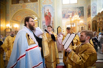 Митрополит Игнатий совершил Божественную литургию в Покровском соборе г. Саратова
