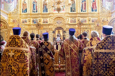 Божественная литургия в Свято-Троицком кафедральном соборе г. Саратова