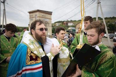 Митрополит Игнатий совершил чин основания храма во имя преподобного Иоанна Рыльского в селе Рыбное