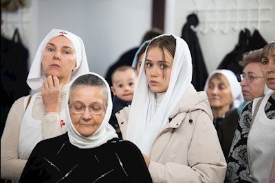Митрополит Игнатий совершил Великое освящение Крестовоздвиженского подворья Свято-Алексиевского женского монастыря г. Саратова и Божественную литургию в новоосвященном храме