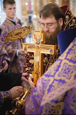 Митрополит Игнатий совершил всенощное бдение с чином воздвижения Креста в кафедральном соборе Живоначальной Троицы г. Вольска