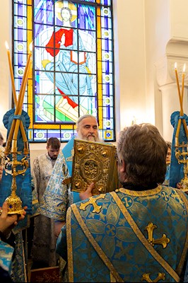 Божественная литургия на Архиерейском подворье – в храме в честь иконы Божией Матери «Утоли моя печали» г. Саратова