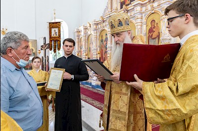 Божественная литургия в храме во имя святых первоверховных апостолов Петра и Павла г. Аткарска