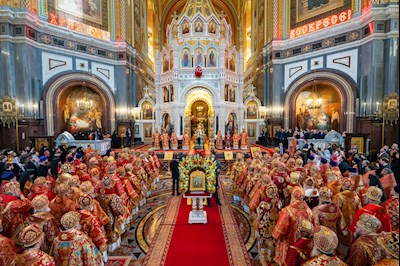 Митрополит Игнатий принял участие в Божественной литургии в Храме Христа Спасителя