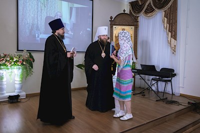 Митрополит Игнатий вручил дипломы выпускникам СПДС