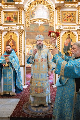 Митрополит Игнатий возглавил соборное архиерейское богослужение в Свято-Троицком кафедральном соборе г. Покровска (Энгельса)