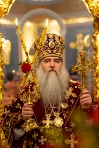 Митрополит Лонгин совершил пасхальное богослужение