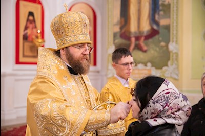 Митрополит Игнатий совершил Божественную литургию и молебен на новый год в Покровском соборе г. Саратова