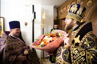 Митрополит Игнатий совершил Великое освящение Крестовоздвиженского подворья Свято-Алексиевского женского монастыря г. Саратова и Божественную литургию в новоосвященном храме