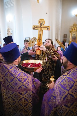 Митрополит Игнатий совершил всенощное бдение с чином воздвижения Креста в кафедральном соборе Живоначальной Троицы г. Вольска